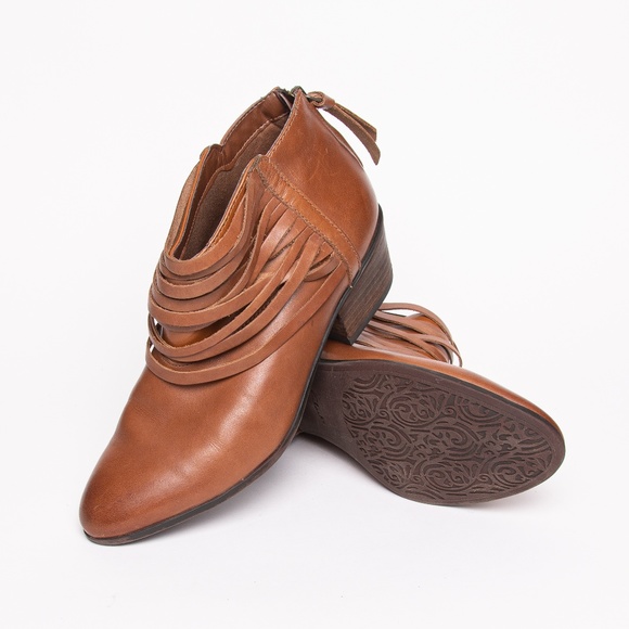 clarks artisan women's spye celeste booties